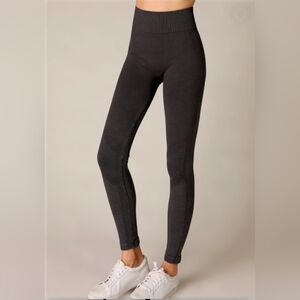 Nikibiki Hybrid Vintage Leggings